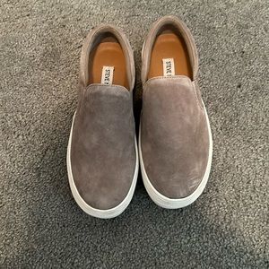 Steve Madden Gills sneaker.